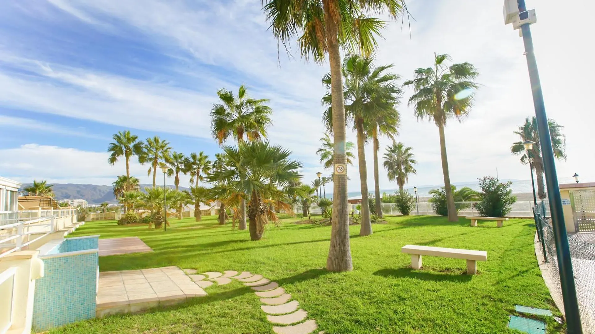Seaside Terrace Apartments: Beachfront Living with Pool and Views Roquetas de Mar