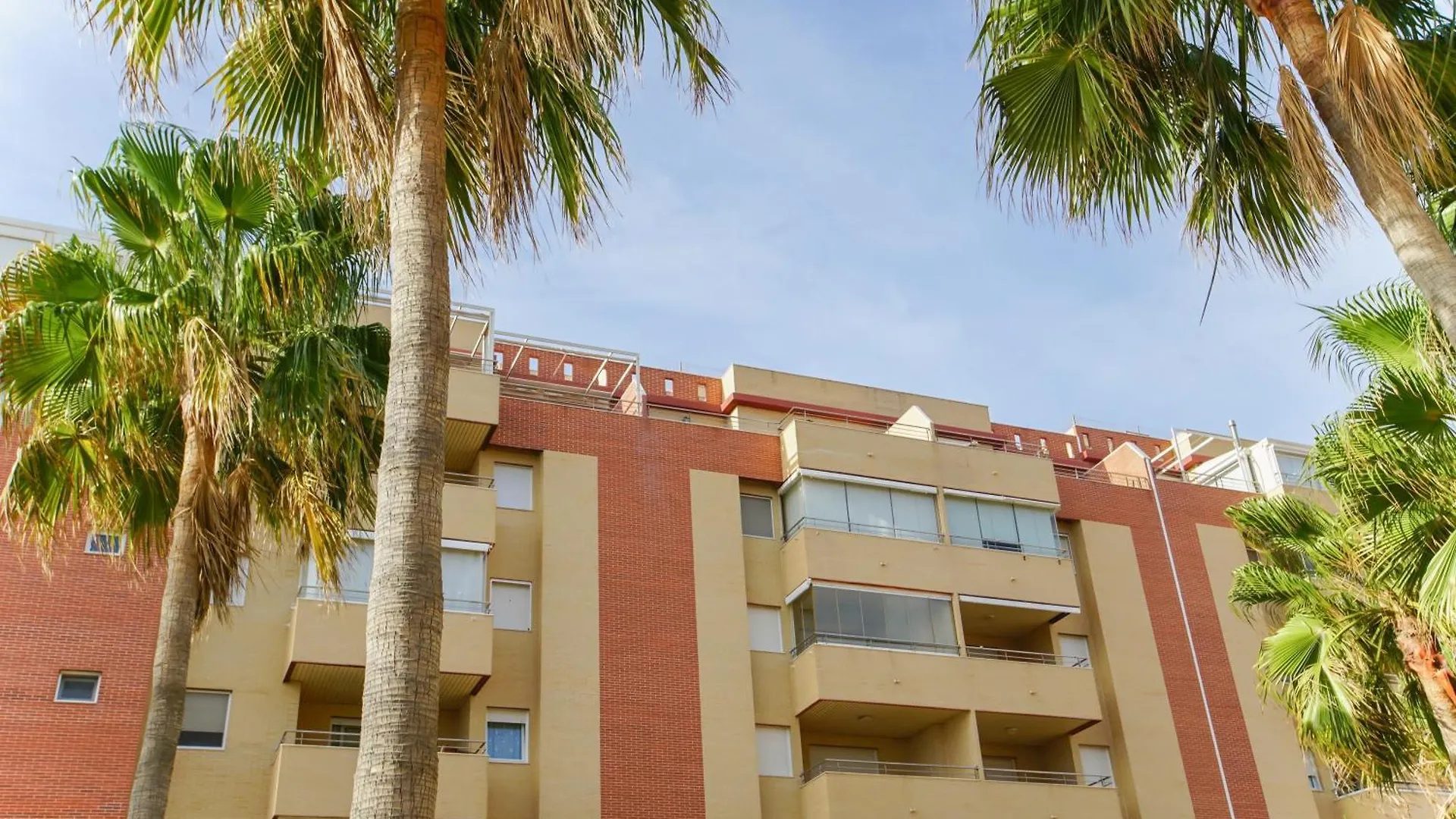 Seaside Terrace Apartments: Beachfront Living with Pool and Views Roquetas de Mar 0*,