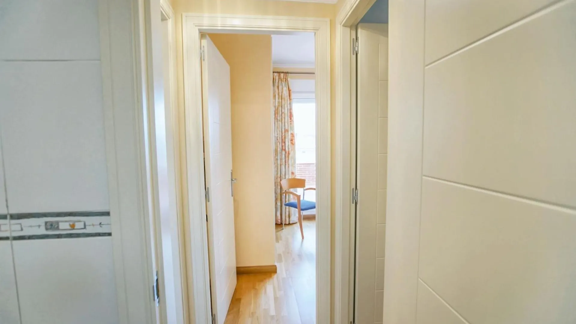 Seaside Terrace Apartments: Beachfront Living with Pool and Views Roquetas de Mar