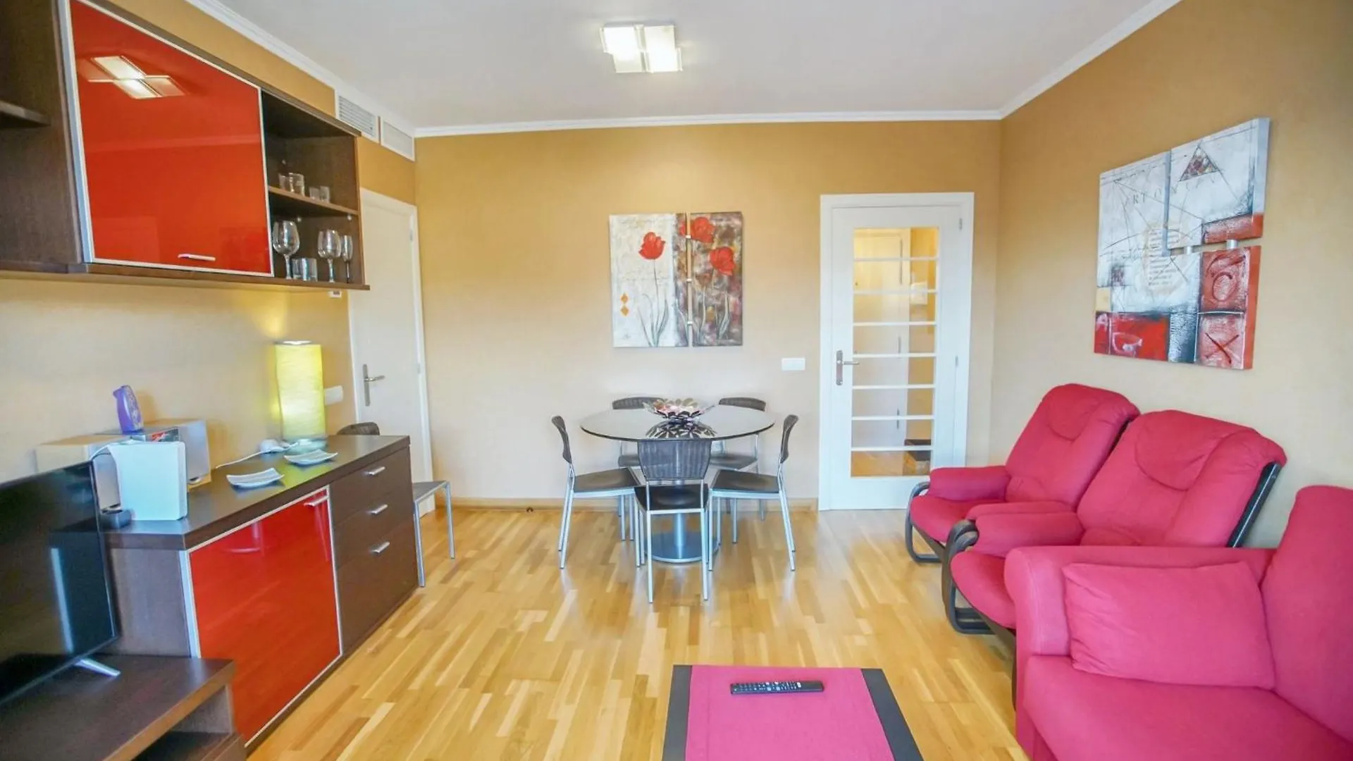 Seaside Terrace Apartments: Beachfront Living with Pool and Views Roquetas de Mar