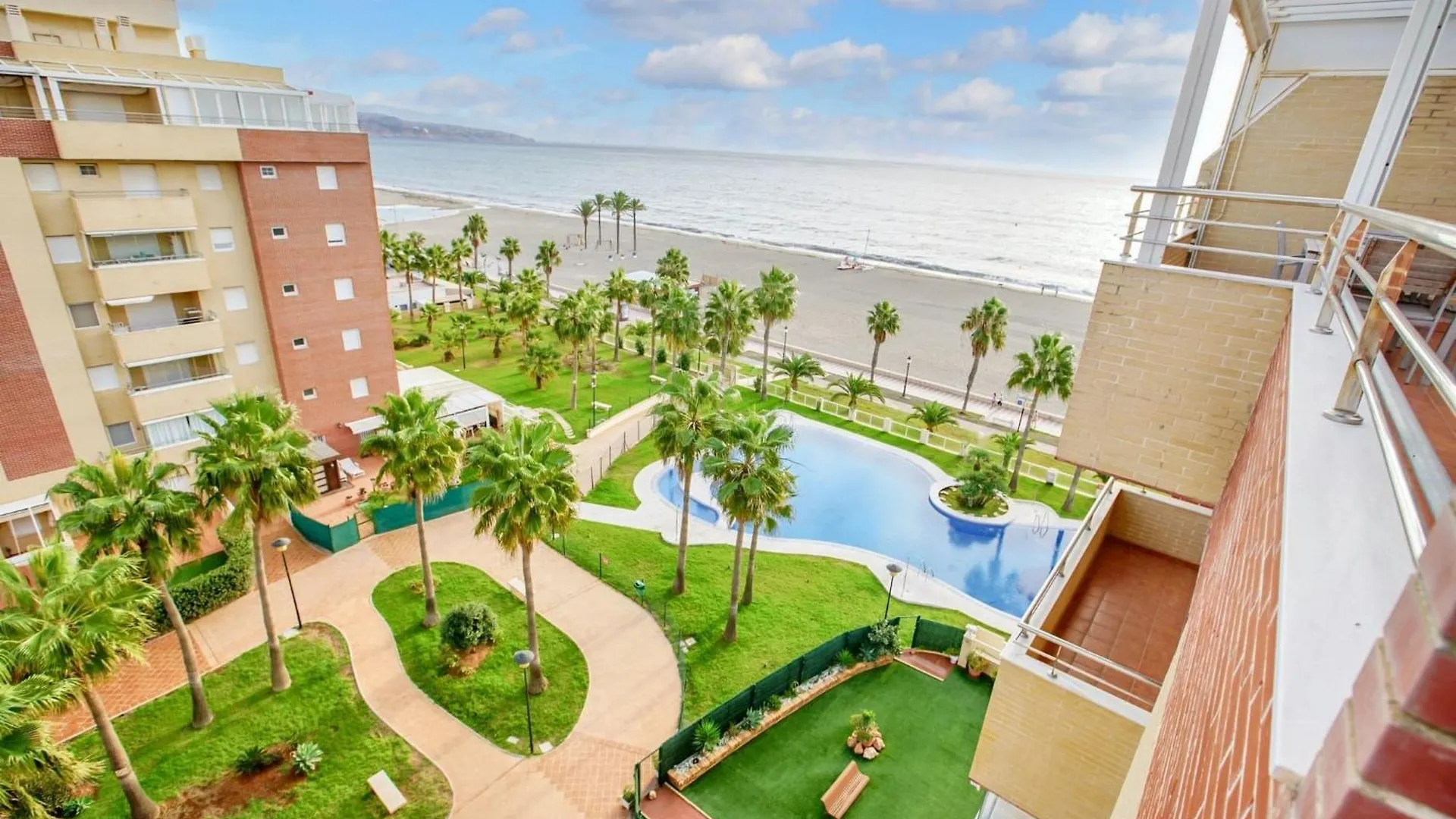 Seaside Terrace Apartments: Beachfront Living with Pool and Views Roquetas de Mar