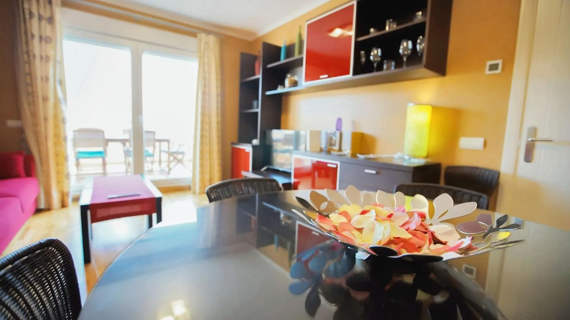Seaside Terrace Apartments: Beachfront Living with Pool and Views Roquetas de Mar